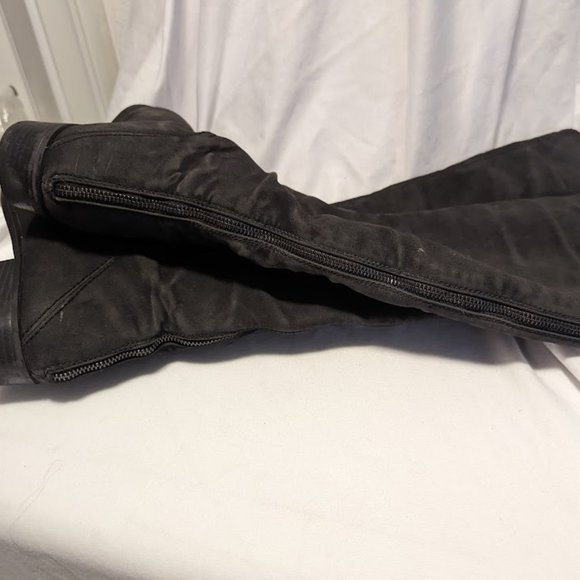 Tall knee high black suede boot - Picture 3 of 5